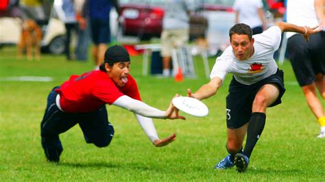 describe the sport of ultimate frisbee